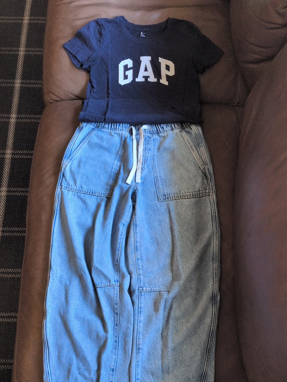 Women's GAP TShirt & Barrel Pants